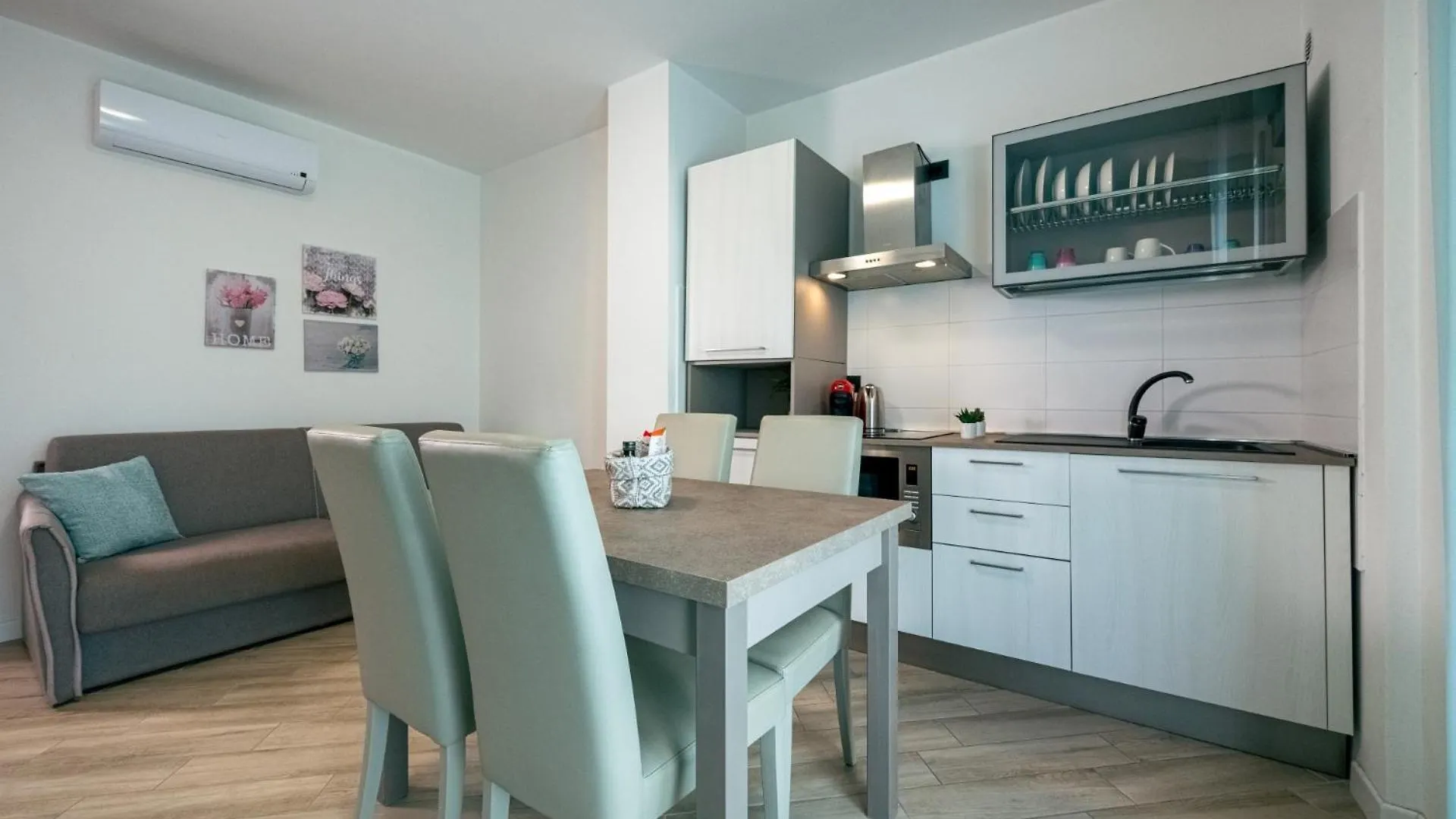 Milena Suite Apartments Alghero 0*,  Italië
